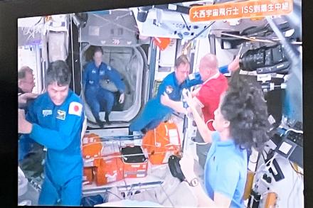 ISS船内到着のようす