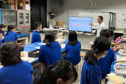 説明を聞き入る受講生 説明を聞き入る受講生