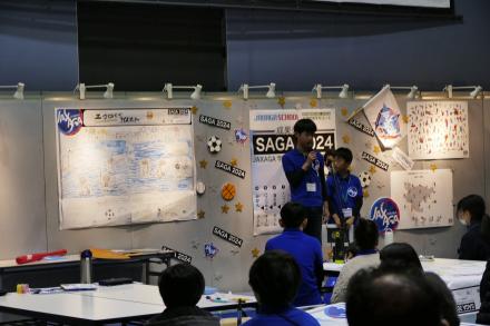 競技を説明する受講生