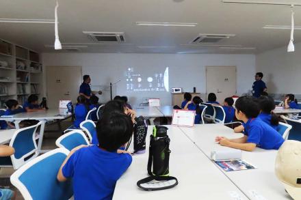 太陽系の惑星を学習する受講生 太陽系の惑星を学習する受講生