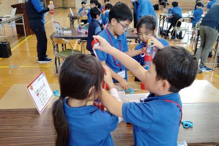 力を合わせて、ロケットづくり!!