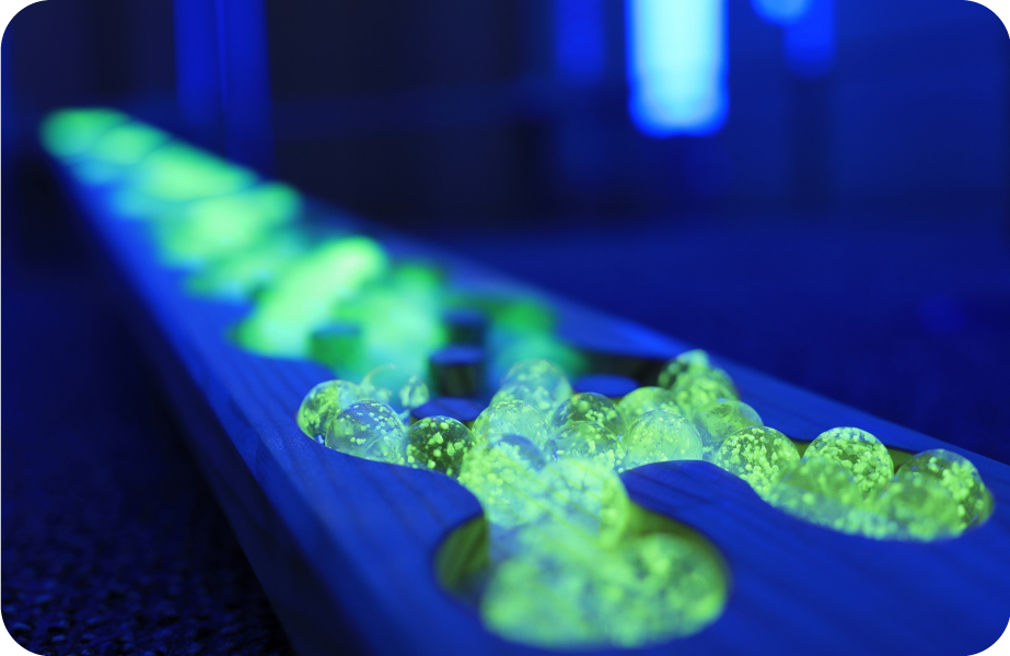 光るビー玉転がし