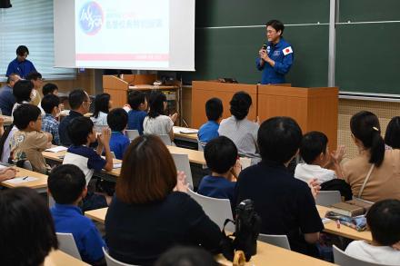 金井宇宙飛行士登壇 金井宇宙飛行士登壇