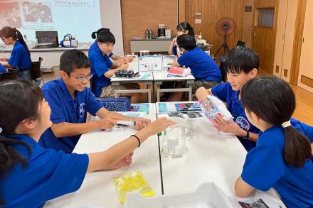 力を合わせて実験スタート。 力を合わせて実験スタート。